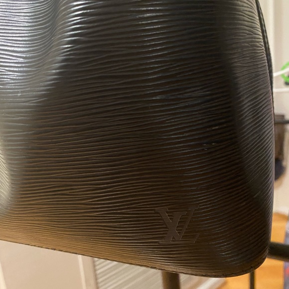 Authentic Vintage Black Epi Leather Drawstring Shoulder Purse - Picture 4 of 15